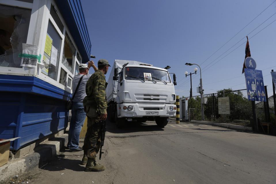 Τουλάχιστον 20 ρωσικά φορτηγά έφθασαν στο κέντρο του Λουγκάνσκ - Φωτογραφία 1