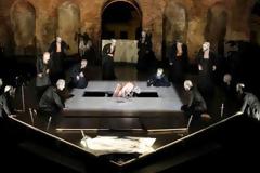 Πάτρα: Ξάφνιασε αλλά δεν σόκαρε η σχεδόν 20λεπτη γυμνή εμφάνιση του Γιώργου Κολοβού στους Πέρσες - Δείτε φωτο