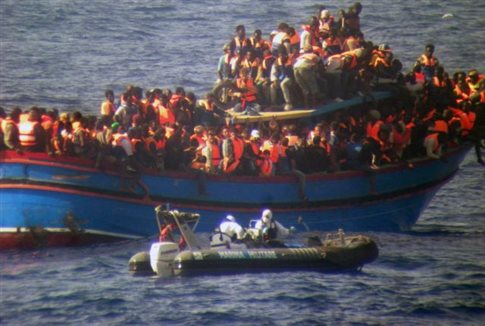 Βυθίστηκε σκάφος με 250 μετανάστες στα ανοιχτά της Λιβύης - Φωτογραφία 1