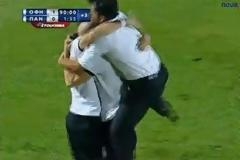ΠΑΝΗΓΥΡΙΖΕΙ ΑΚΟΜΑ ΣΑΝ... ΠΑΙΚΤΗΣ Ο ΓΚΑΤΟΥΖΟ! (ΒΙΝΤΕΟ & PHOTOS)