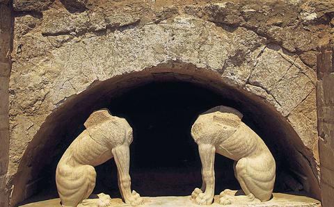 Κατερίνα Περιστέρη: «Ασπίδα» για τον τάφο της Αμφίπολης οι ογκώδεις πέτρες - Φωτογραφία 1