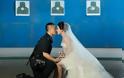 Μια πολύ πρωτότυπη φωτογράφιση γάμου με άρωμα επικίνδυνων αποστολών έκανε ο Κινέζος αστυνομικός - Φωτογραφία 5
