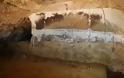 Μπήκαν άλλοι στον τάφο! Συναγερμός από στοιχεία που δείχνουν ότι ο τάφος της Αμφίπολης μπορεί έχει συληθεί από τυμβωρύχους [photos] - Φωτογραφία 1