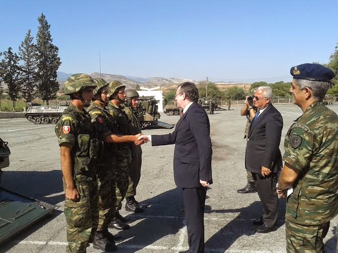 Επίσκεψη ΥΦΥΠΕΞ Άκη Γεροντόπουλου σε στρατόπεδο της ΕΛΔΥΚ και συνάντηση με υπουργό Εξωτερικών Κύπρου Ιωάννη Κασουλίδη - Φωτογραφία 4