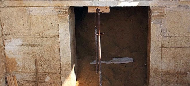 Αμφίπολη: Το νέο στοιχείο που εντείνει την υποψία ότι ο τάφος έχει συληθεί από τυμβωρύχους - Φωτογραφία 1