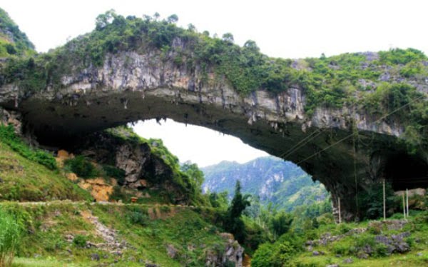 Αυτές είναι οι πιο εντυπωσιακές φυσικές γέφυρες που υπάρχουν στον κόσμο [photos] - Φωτογραφία 1