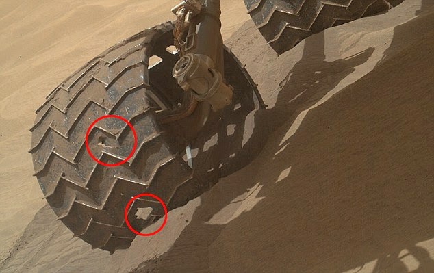 Κάτι τρέχει στον πλανήτη Άρη - Το όχημα της NASA, Curiosity, καταστρέφεται μέρα με τη μέρα - Φωτογραφία 1
