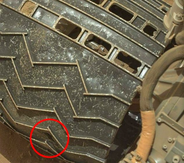 Κάτι τρέχει στον πλανήτη Άρη - Το όχημα της NASA, Curiosity, καταστρέφεται μέρα με τη μέρα - Φωτογραφία 2