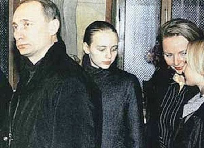 Οι άγνωστες κόρες του Πούτιν... Η μυστηριώδης ζωή με την KGB στο πλευρό τους [photos] - Φωτογραφία 11