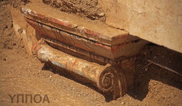 Αμφίπολη: Φωτογραφία της τρύπας από την οποία ίσως μπήκαν οι τυμφωρύχοι στον τάφο - Φωτογραφία 5