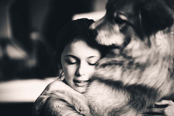 Δείτε τις πραγματικά συγκινητικές φωτογραφίες σκύλων που αγκαλιάζουν τον άνθρωπο τους... [photos] - Φωτογραφία 10
