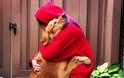 Δείτε τις πραγματικά συγκινητικές φωτογραφίες σκύλων που αγκαλιάζουν τον άνθρωπο τους... [photos]