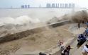 Τεράστιο παλιρροιακό κύμα έπιασε απροετοίμαστους δεκάδες θεατές στην Κίνα... [photos] - Φωτογραφία 6