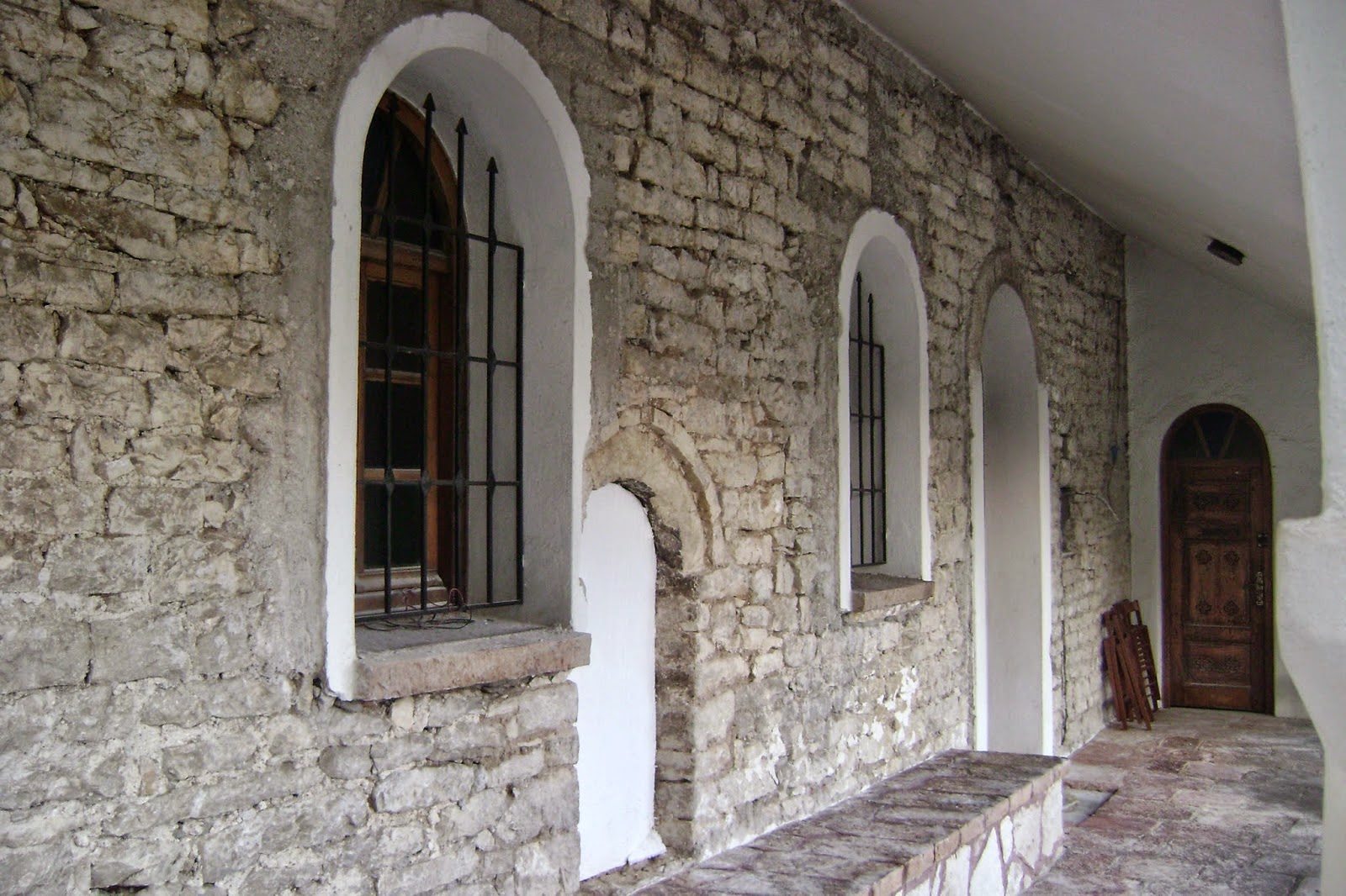 Σε ναό του 1577 στη Θεσπρωτία ανακαλύφτηκε τυχαία η παλαιά είσοδος! - Φωτογραφία 1