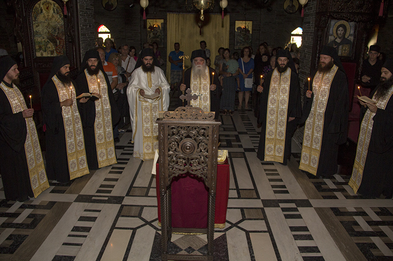 Τετραετές μνημόσυνο του μακαριστού Επισκόπου κυρού Αυγουστίνου Καντιώτη στο Τρίκορφο Φωκίδος... - Φωτογραφία 4