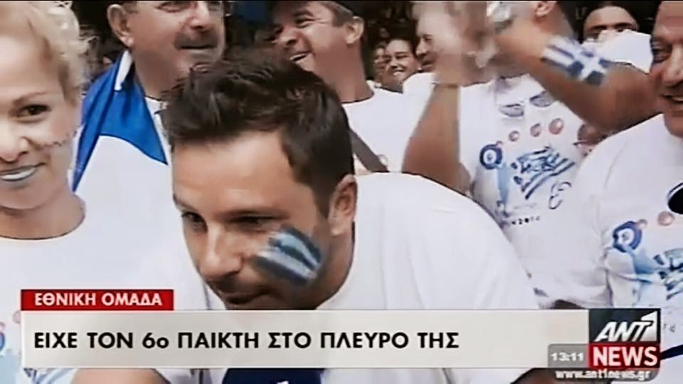 Αυτός είναι ο Έλληνας που καίει καρδιές ενώ μπαίνουν τα τρίποντα της Εθνικής μας! [photos] - Φωτογραφία 2