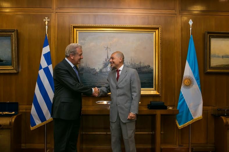 Συνάντηση ΥΕΘΑ Δημήτρη Αβραμόπουλου με τον Πρέσβη της Αργεντινής - Φωτογραφία 1