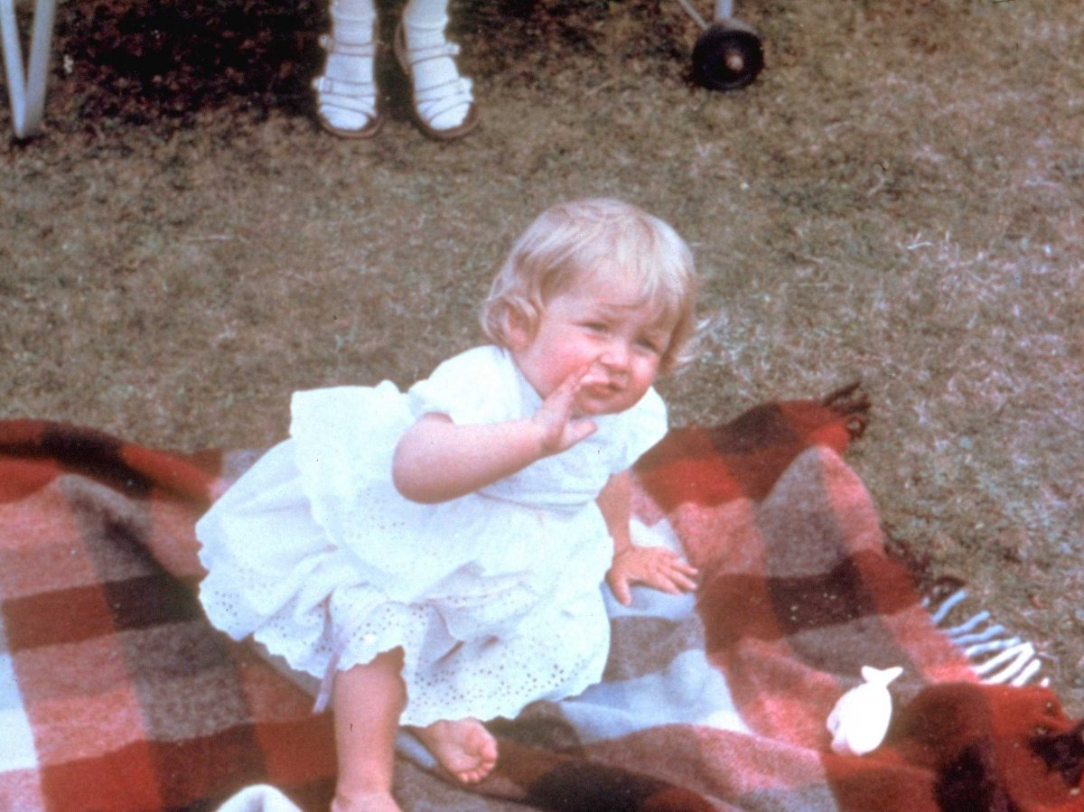 Λαίδη Νταϊάνα, η θλιμμένη πριγκίπισσα μέσα από το φωτογραφικό άλμπουμ της ζωής της - Φωτογραφία 2