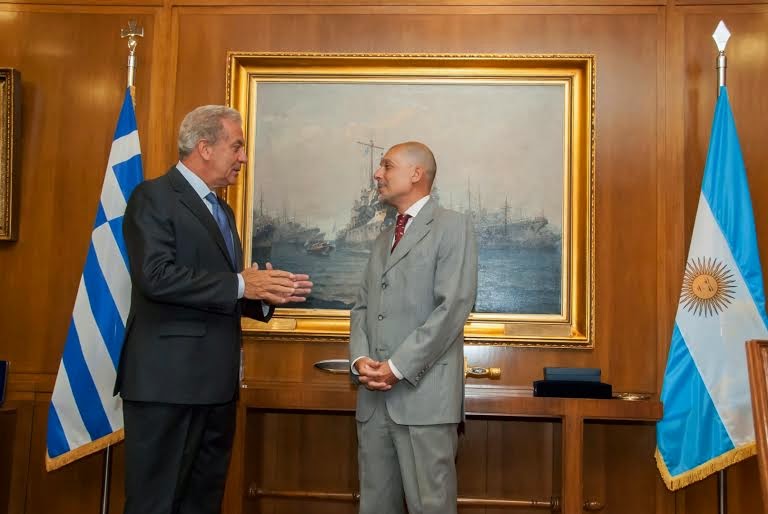Συνάντηση ΥΕΘΑ Δημήτρη Αβραμόπουλου με τον Πρέσβη της Αργεντινής - Φωτογραφία 1