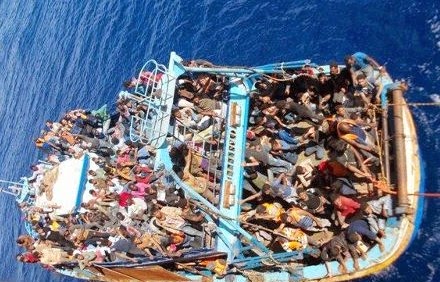 Ελληνικό δεξαμενόπλοιο διέσωσε 221 μετανάστες στη Μεσόγειο - Φωτογραφία 1