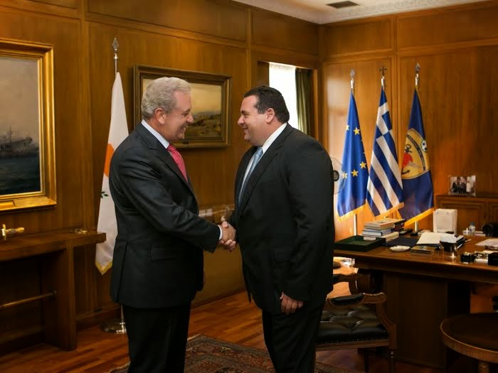 Συνάντηση ΥΕΘΑ Δημήτρη Αβραμόπουλου με το νέο Πρέσβη της Κυπριακής Δημοκρατίας - Φωτογραφία 1