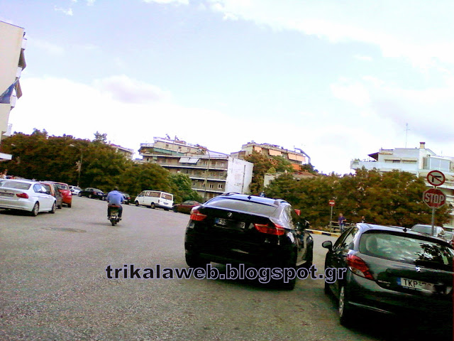 Αυτό θα πει πάρκαραν όπου βρήκαν...Δείτε τα πιο κουλά παρκαρίσματα που είδαμε στα Τρίκαλα! [photos] - Φωτογραφία 3