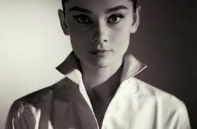 Η εγγονή της Audrey Hepburn γίνεται εξώφυλλο! [photos] - Φωτογραφία 1