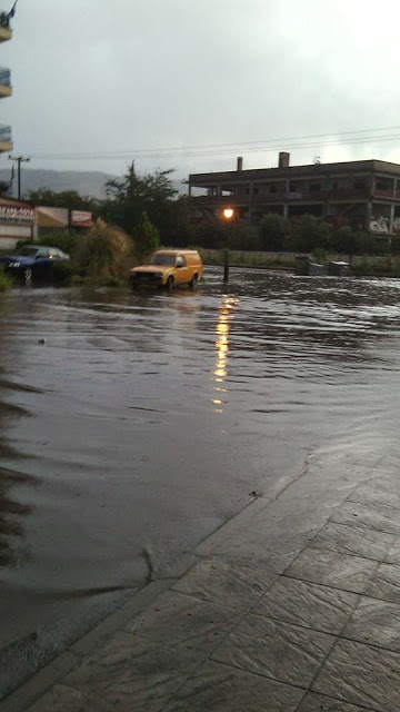 Καταρρακτώδης βροχή έκανε “μούσκεμα” την Ξάνθη – Πάνω από 15 σπίτια πλημμύρισαν - Φωτογραφία 2