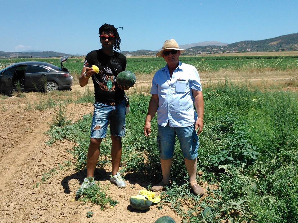 Ποιος διάσημος ποδοσφαιριστής δοκίμασε τα κίτρινα καρπούζια στο Νεοχώρι; [photos] - Φωτογραφία 2