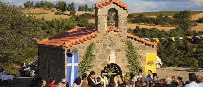 Έκτισαν Εκκλησία εκεί που σκοτώθηκε το παιδί τους... [photos] - Φωτογραφία 4