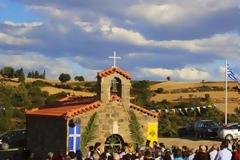 Έκτισαν Εκκλησία εκεί που σκοτώθηκε το παιδί τους... [photos]