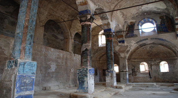 Χριστιανικές εκκλησίες και ελληνικά μνημεία βεβηλώνονται από Τούρκους - Φωτογραφία 6
