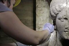 Η Αμφίπολη αποκαλύπτει τα μυστικά της - Βρέθηκαν δύο Καρυάτιδες εξαιρετικής τέχνης