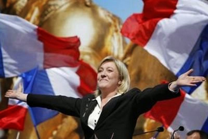 Η Λεπέν θα κέρδιζε τον Ολάντ εάν διεξάγονταν προεδρικές εκλογές στη Γαλλία - Φωτογραφία 1