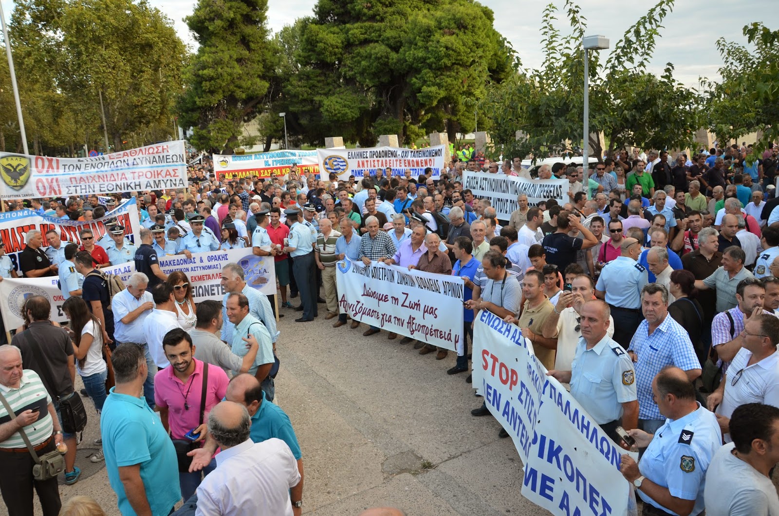 Φωτο-Ρεπορτάζ από τη συμμετοχή Αποστράτων Λάρισας στη Συγκέντρωση Διαμαρτυρίας - Πορείας στη Θεσσαλονίκη - Φωτογραφία 11