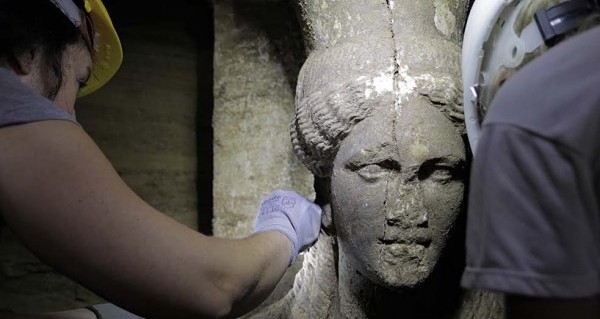 Αυτά είναι βασιλικά σύμβολα – Τα επτασφράγιστα μυστικά και τα μοναδικά στοιχεία στον τάφο της Αμφίπολης - Φωτογραφία 3