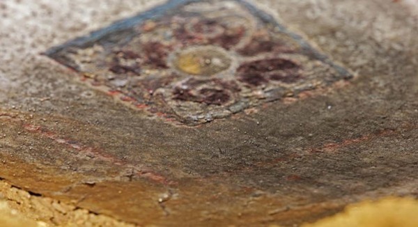 Αυτά είναι βασιλικά σύμβολα – Τα επτασφράγιστα μυστικά και τα μοναδικά στοιχεία στον τάφο της Αμφίπολης - Φωτογραφία 4