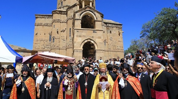 Έλληνες, Ασσύριοι και Αρμένιοι σε κοινή λειτουργία (φώτο) - Φωτογραφία 1