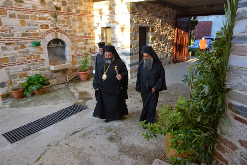 5244 - Αρχιερατική Θεία Λειτουργία επί τη εορτή της Γεννήσεως της Θεοτόκου στο Μετόχι της Ιεράς Μονής Δοχειαρίου Αγίου Όρους  (φωτογραφίες) - Φωτογραφία 2