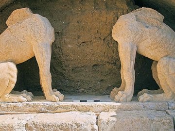 Τεραστίων διαστάσεων ο τάφος – Έχουμε δει μόνο... την είσοδο – Τι έδειξε η έρευνα στο υπέδαφος του λόφου Καστά στην Αμφίπολη [Photos] - Φωτογραφία 1