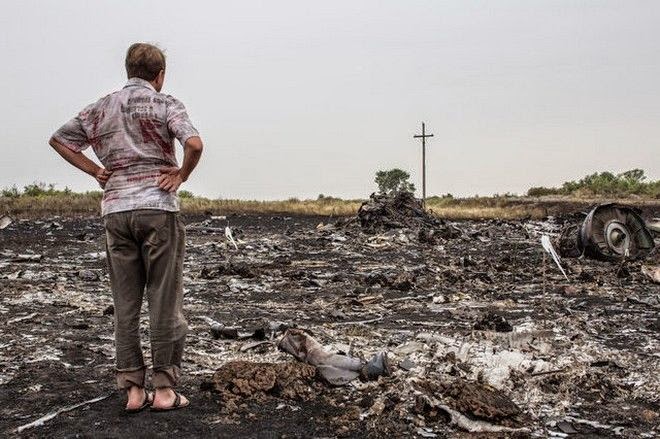 Επίσημο πόρισμα για το μοιραίο MH17 των Μαλαισιανών αερογραμμών: Χτυπήθηκε από ιπτάμενα αντικείμενα πάνω από την Ουκρανία - Φωτογραφία 1