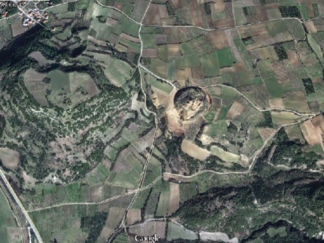 Διαστημική Αμφίπολη! Εκπληκτικές δορυφορικές φωτογραφίες από τις ανασκαφές του αρχαίου τάφου [photos] - Φωτογραφία 1