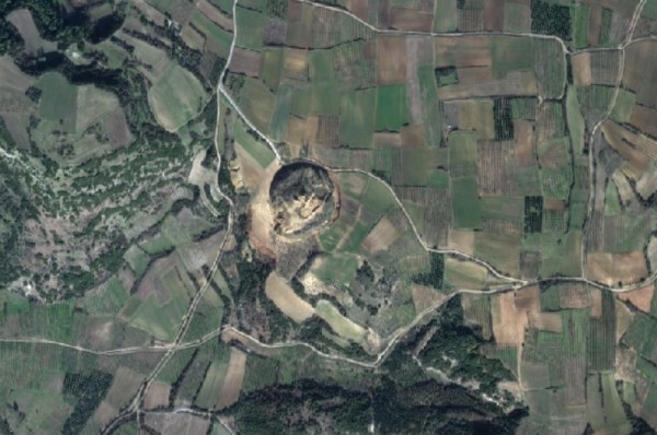 Διαστημική Αμφίπολη! Εκπληκτικές δορυφορικές φωτογραφίες από τις ανασκαφές του αρχαίου τάφου [photos] - Φωτογραφία 3