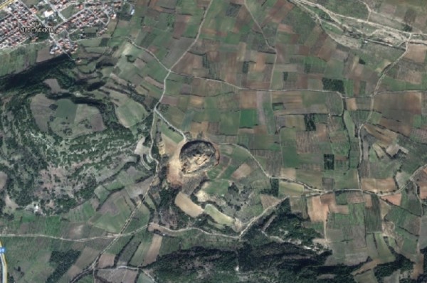 Διαστημική Αμφίπολη! Εκπληκτικές δορυφορικές φωτογραφίες από τις ανασκαφές του αρχαίου τάφου [photos] - Φωτογραφία 4