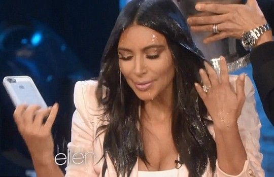 Kim Kardashian: Έκανε ice bucket challenge σε εκπομπή - Φωτογραφία 3