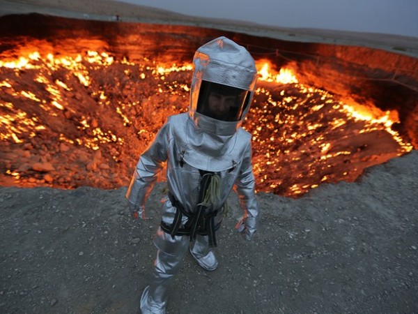 Ο Ελληνας που έφτασε στον κρατήρα ενεργού ηφαιστείου. Απίστευτες εικόνες! (video) - Φωτογραφία 2