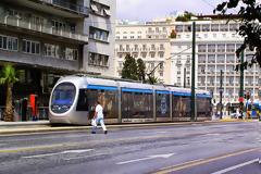 Απίστευτη σύγκρουση ταξί με τραμ στο Σύνταγμα προκάλεσε χάος....Σοκαριστικές φωτογραφίες! [photos]