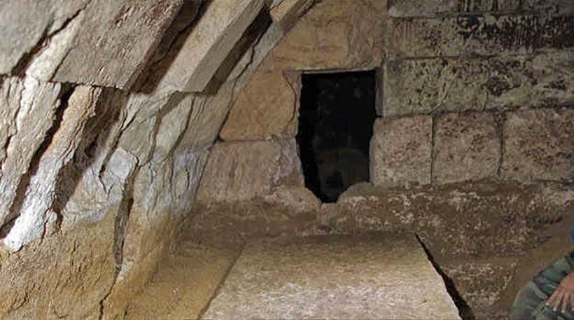 Μενδώνη: Όποιος ή όποιοι φιλοξενούνται στον τάφο της Αμφίπολης πρέπει να ήταν κοσμοπολίτες - Φωτογραφία 1