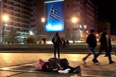 Γιατί ο Δήμος Αθηναίων τοποθέτησε παγκάκια με σίδερα; [photos]
