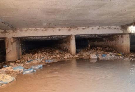 Πάτρα: Ο Διακονιάρης... μπούκωσε! - Φραγμένη η εκβολή του ποταμού στην Ελευθερίου Βενιζέλου - Δείτε φωτο - Φωτογραφία 1